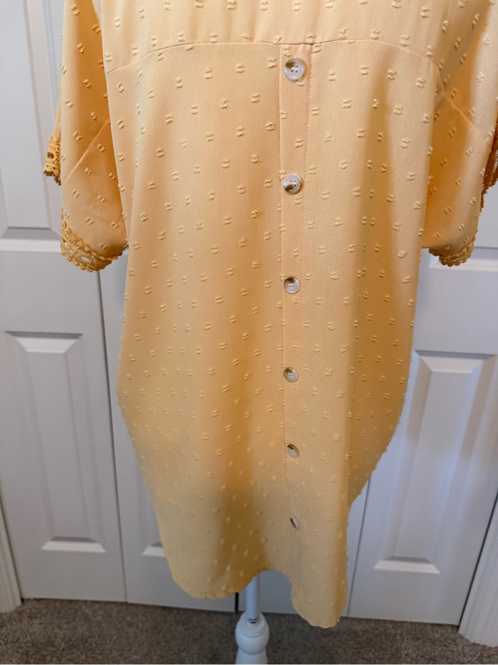 Women's Yellow Crochet Yoke Short Sleeve Blouse Size Large GUC - Picture 11 of 16
